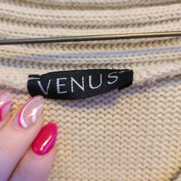 Venus sweater size S/M - Picture 3 of 3
